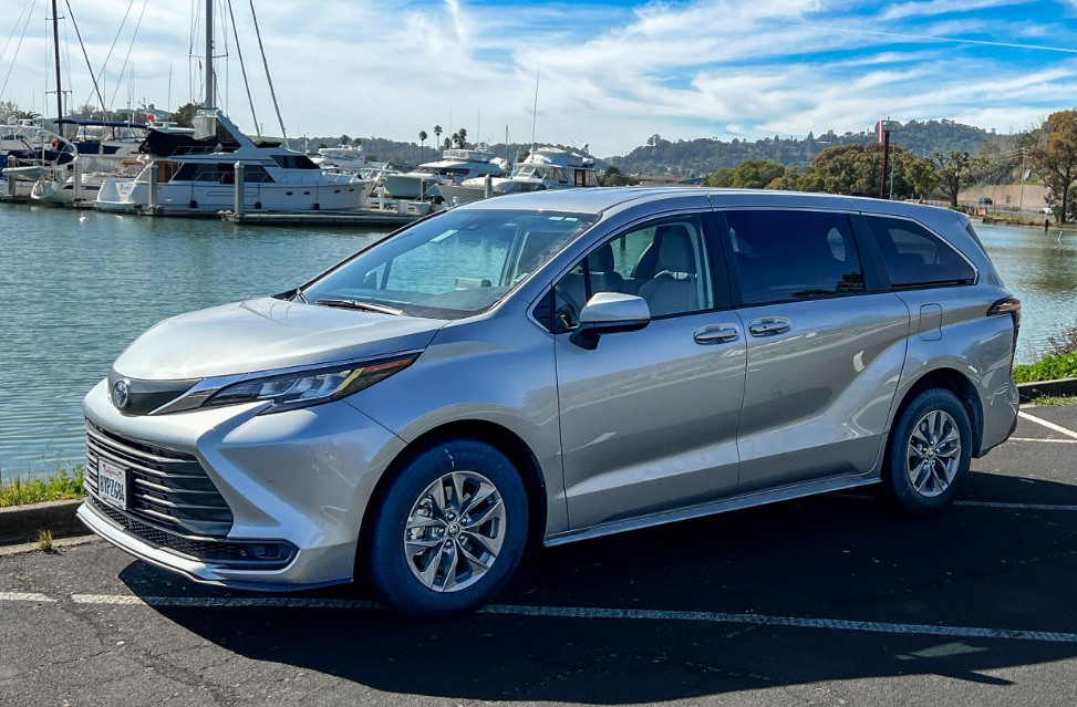 New 2024 Toyota Sienna Hybrid: Release Date and Price