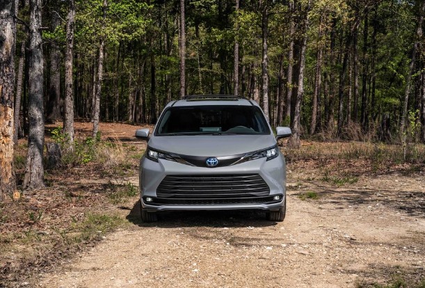 Toyota Sienna 2023: Release Date, Hybrid, Photos